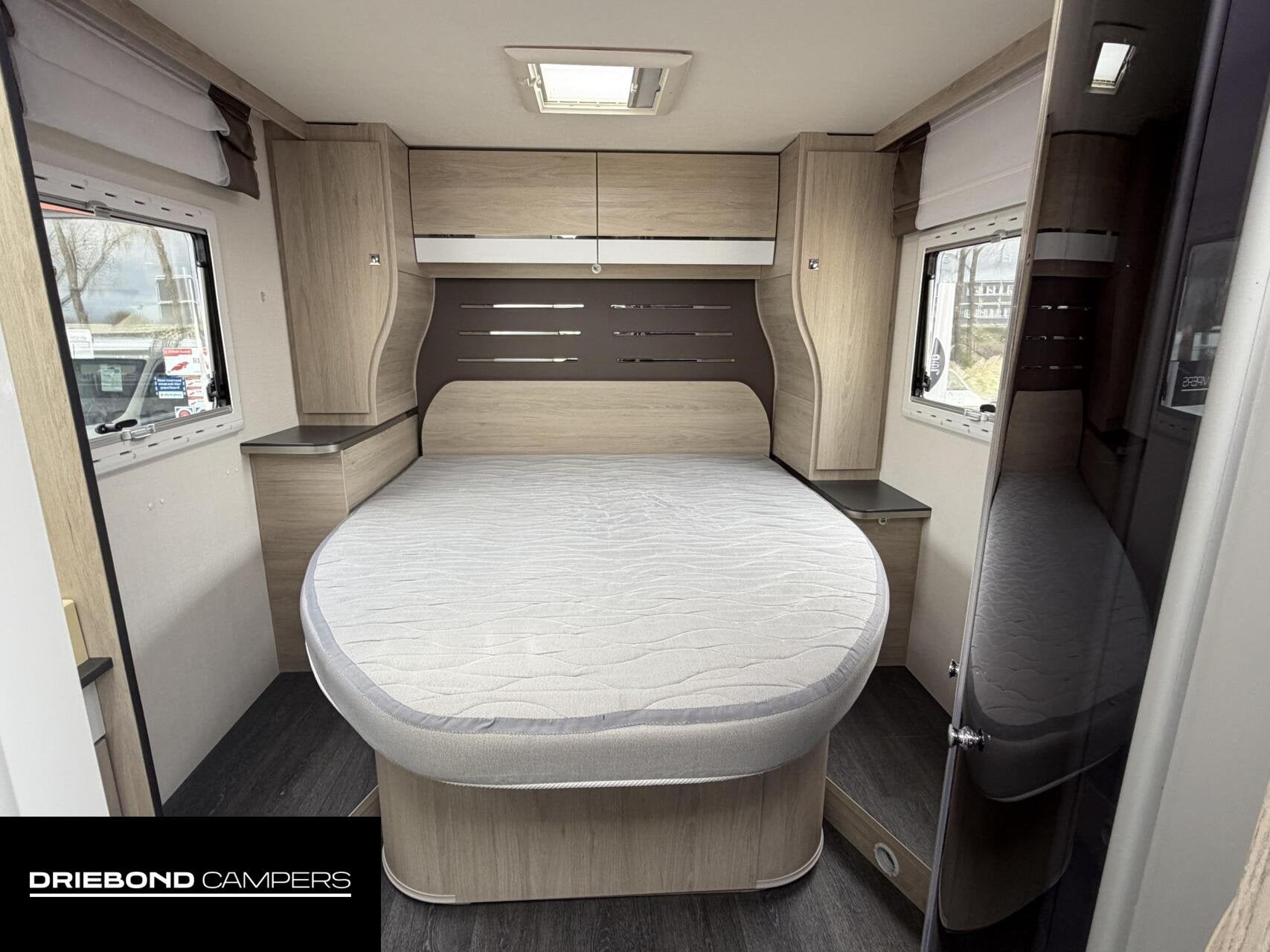 Challenger 398 XLB Queensbed Hefbed Zonnepaneel Luifel Bearl, Caravans en Kamperen, Campers, Airconditioning, Airbags, 7 tot 8 meter
