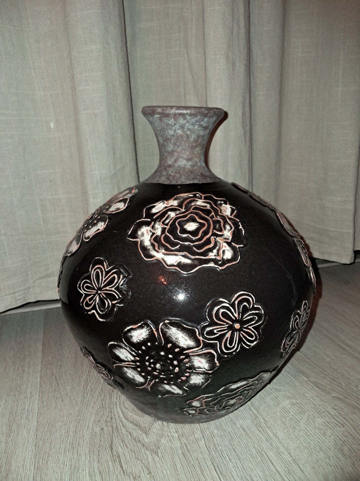 30cm hoge aziatische stijl aardewerk vaas, Huis en Inrichting, Ophalen of Verzenden, Zwart