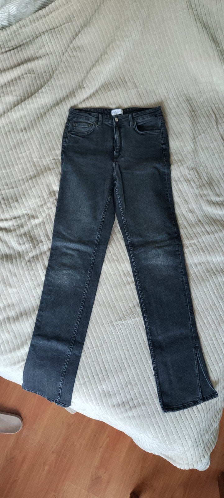 Zara zwarte jeans met split - Zo goed als nieuw, Overige jeansmaten, Ophalen of Verzenden, Zo goed als nieuw, Zara