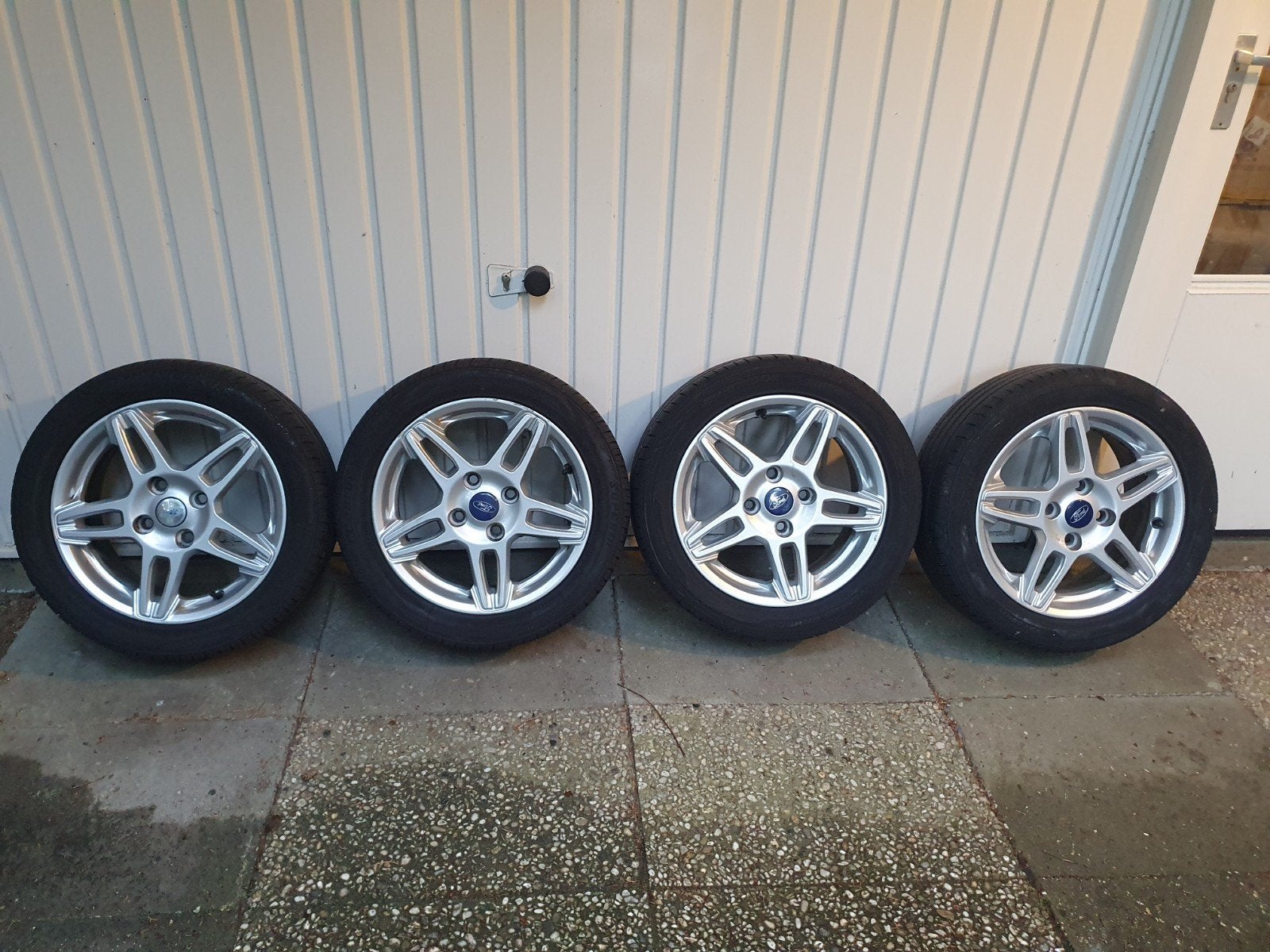 Bijzonder Mooie Sportvelgen Ford Fiesta met Banden 195x50x15, Gebruikt, 15 inch, Banden en Velgen, Ophalen of Verzenden