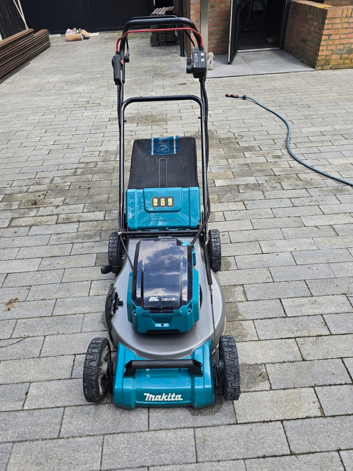 Makita accu zelfrijdende grasmaaier., Tuin en Terras, Ophalen, Zo goed als nieuw