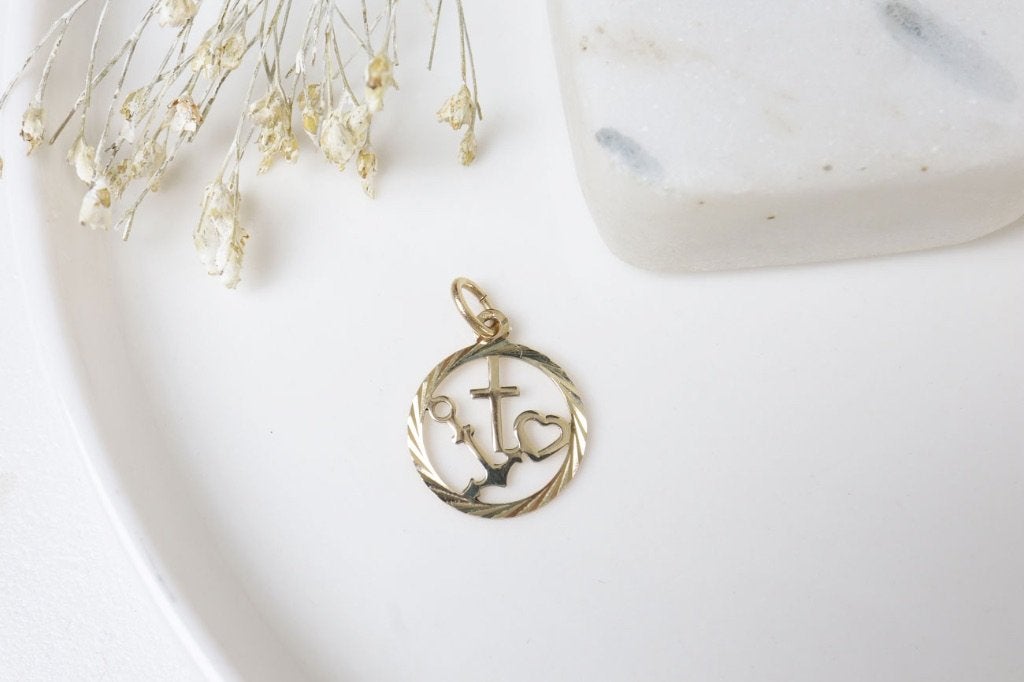 14 Karaat Gouden Hanger Geloof Hoop en Liefde, Mokieno, Ophalen of Verzenden, Zo goed als nieuw, Info@mokieno.nl