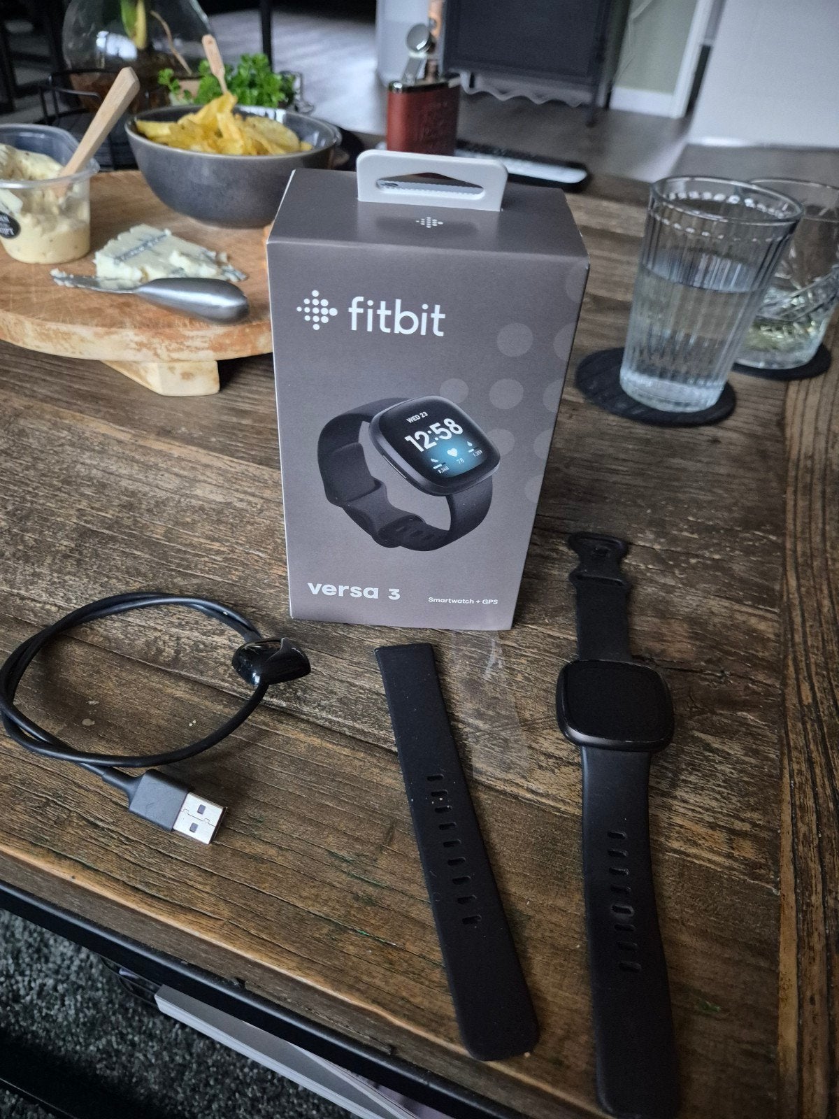 Fitbit Versa 3 Smartwatch + GPS - Zwart, Ophalen, Zwart, Zo goed als nieuw, Fitbit