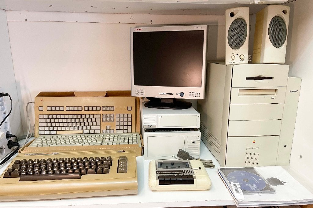 Vintage Apple Power Macintosh G3 + Commodore 64 +accessoires, Computers en Software, Vintage Computers, N, N, Ophalen of Verzenden