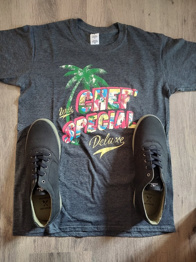 Chef' Special LTD sneakers (44) + bandshirt (L), Verzamelen, Muziek, Artiesten en Beroemdheden, Ophalen of Verzenden, Nieuw, Kleding