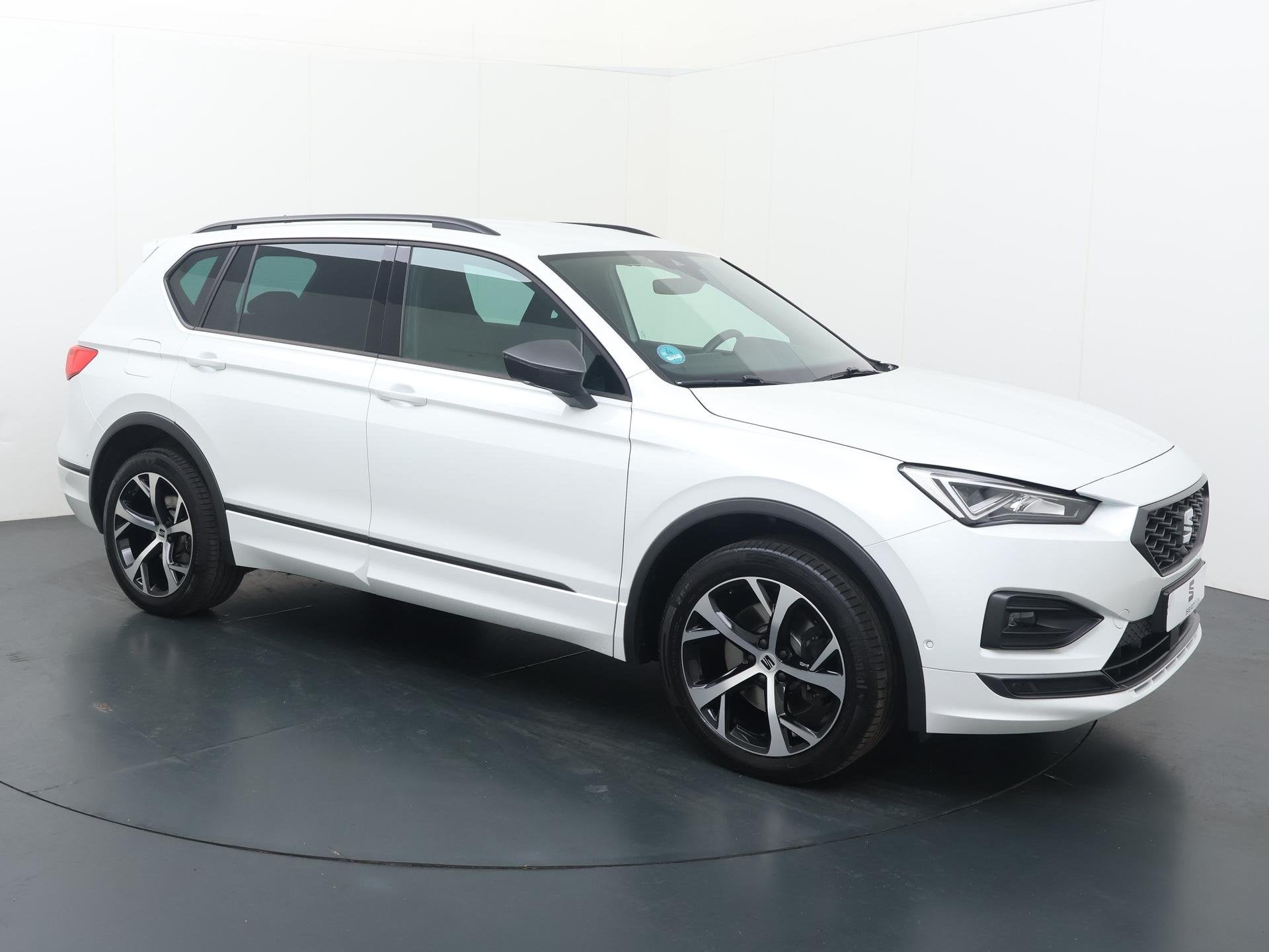 SEAT Tarraco 1.4 TSI e-Hybrid PHEV FR Business | 245 PK | So, 12 maanden, Stof, 4 cilinders, Wit