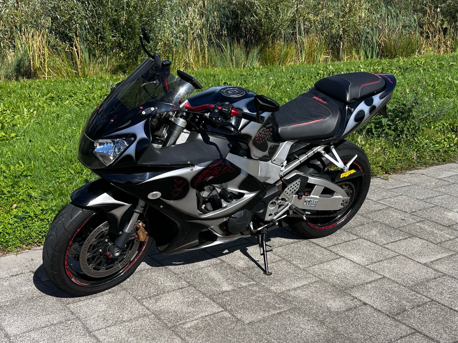 Honda CBR 900 RR Fireblade - Sportieve motor met unieke look, Motoren, Motoren | Honda, Sportuitlaat, 4 cilinders, Motorrijbewijs A