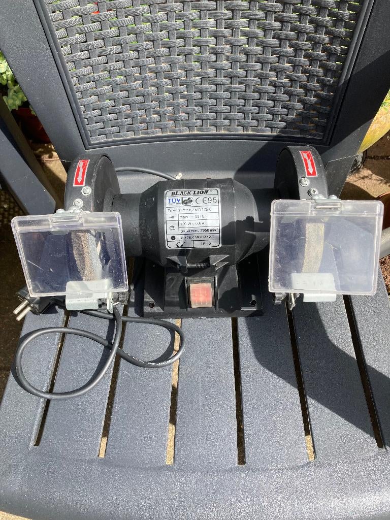 Te Koop slijpmachine, Ophalen, Gebruikt, Minder dan 700 watt, Werkbankslijpmachine