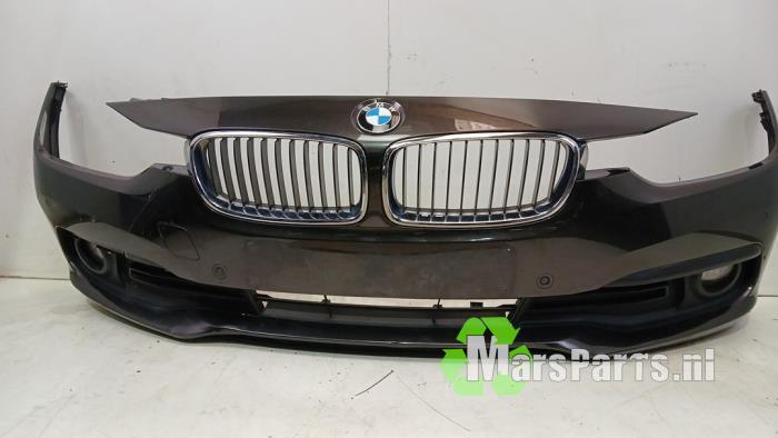 Voorbumper van een BMW 3-Serie (B65)
