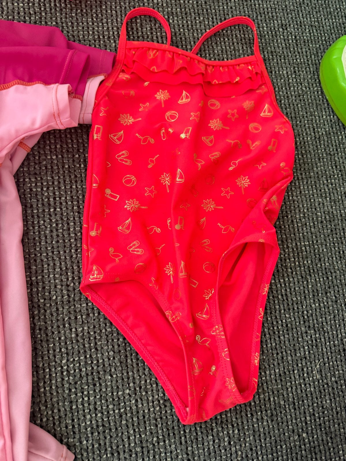 Zwemkleding set: rood badpak en roze zwempakje, Ophalen, Gebruikt, Meisje, Badpak