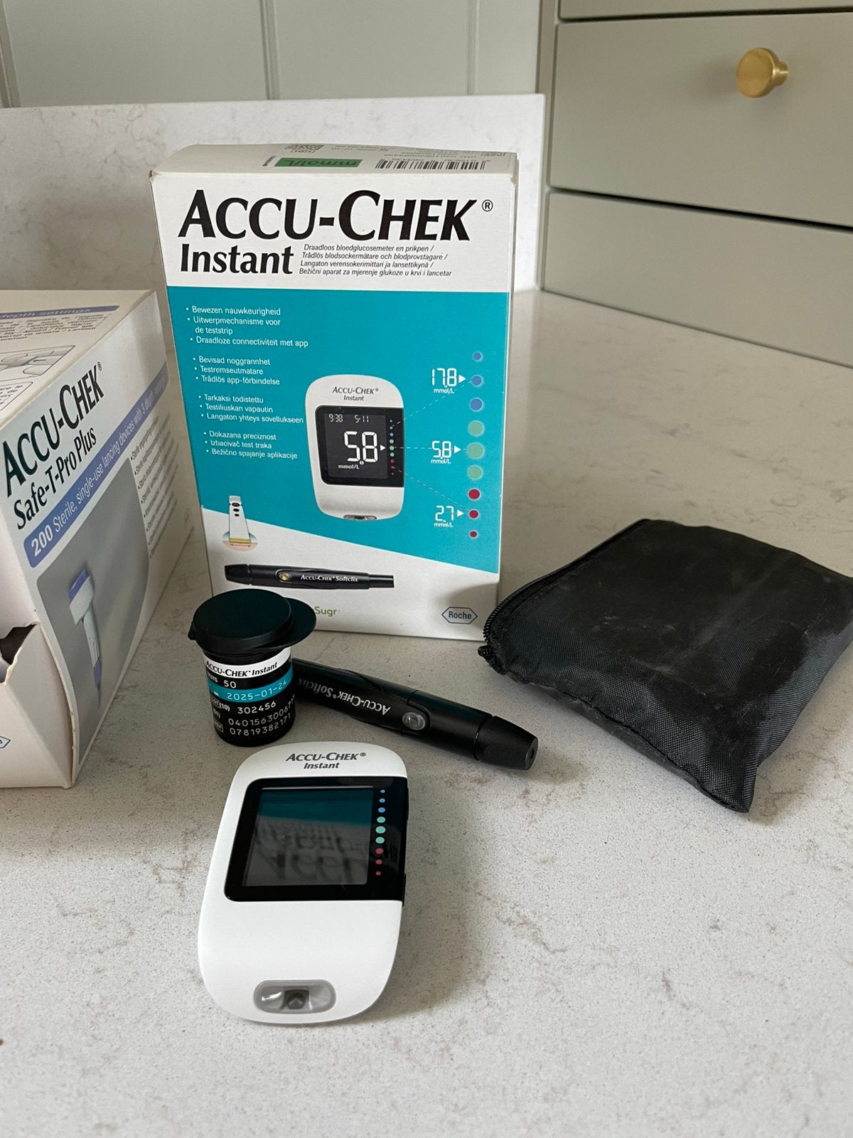Accu-Check instant - zo goed als nieuw, Diversen, Ophalen of Verzenden, Zo goed als nieuw