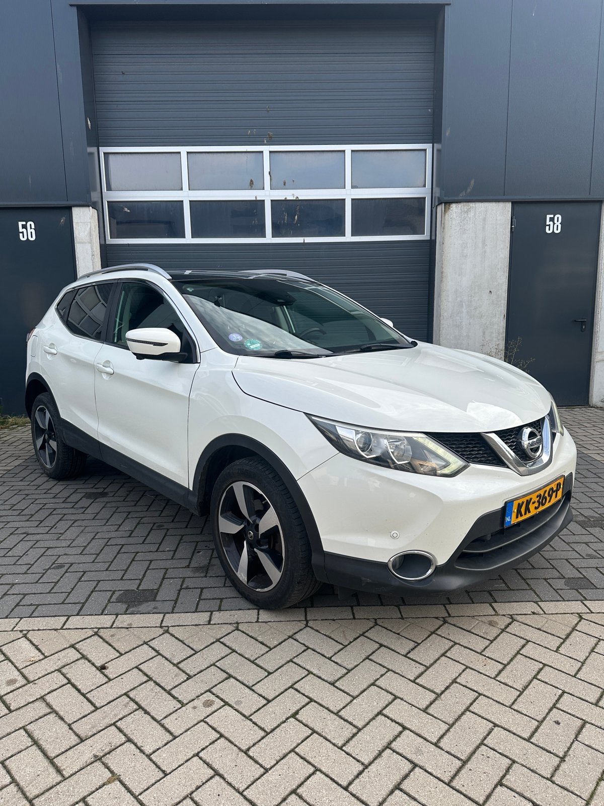 Nissan Qashqai 1.2 Dig-t 85KW 2WD CVT 2016 Wit LEES TEKST!, Automaat, 680 kg, 4 cilinders, Wit