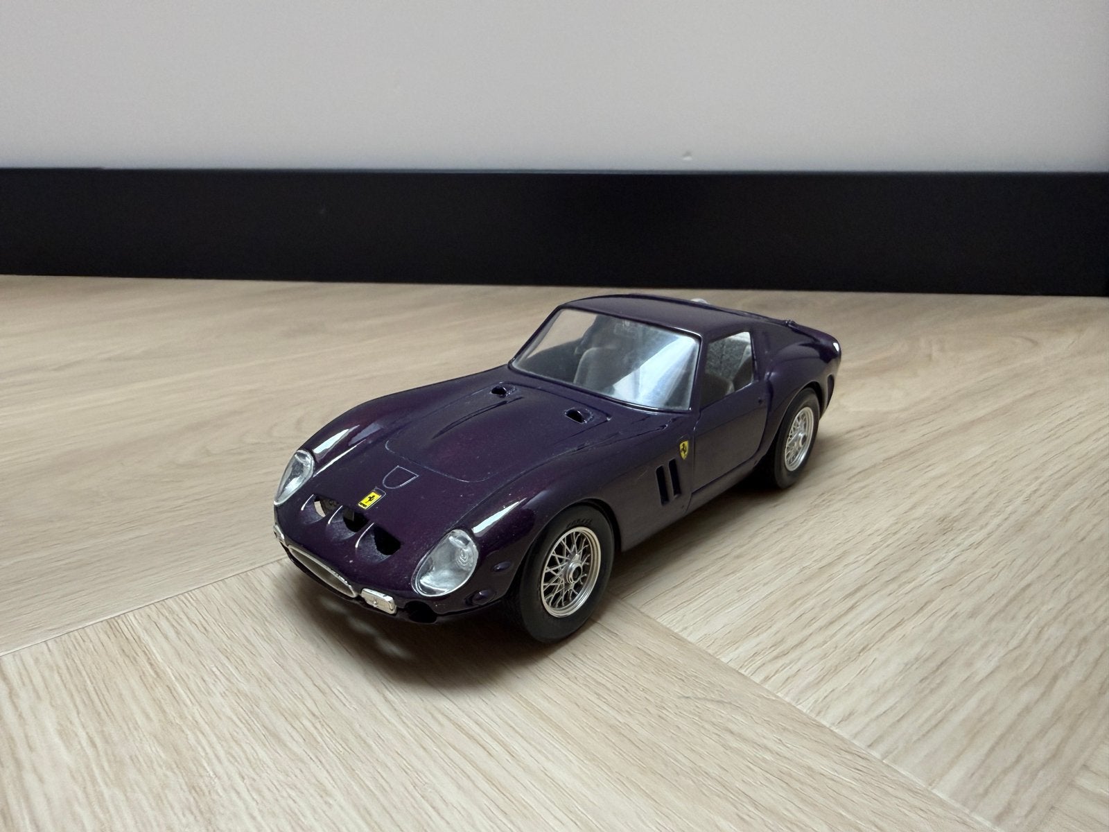 Guiloy Ferrari 250 GTO paars 1:24, Ophalen of Verzenden, Zo goed als nieuw, Bburago