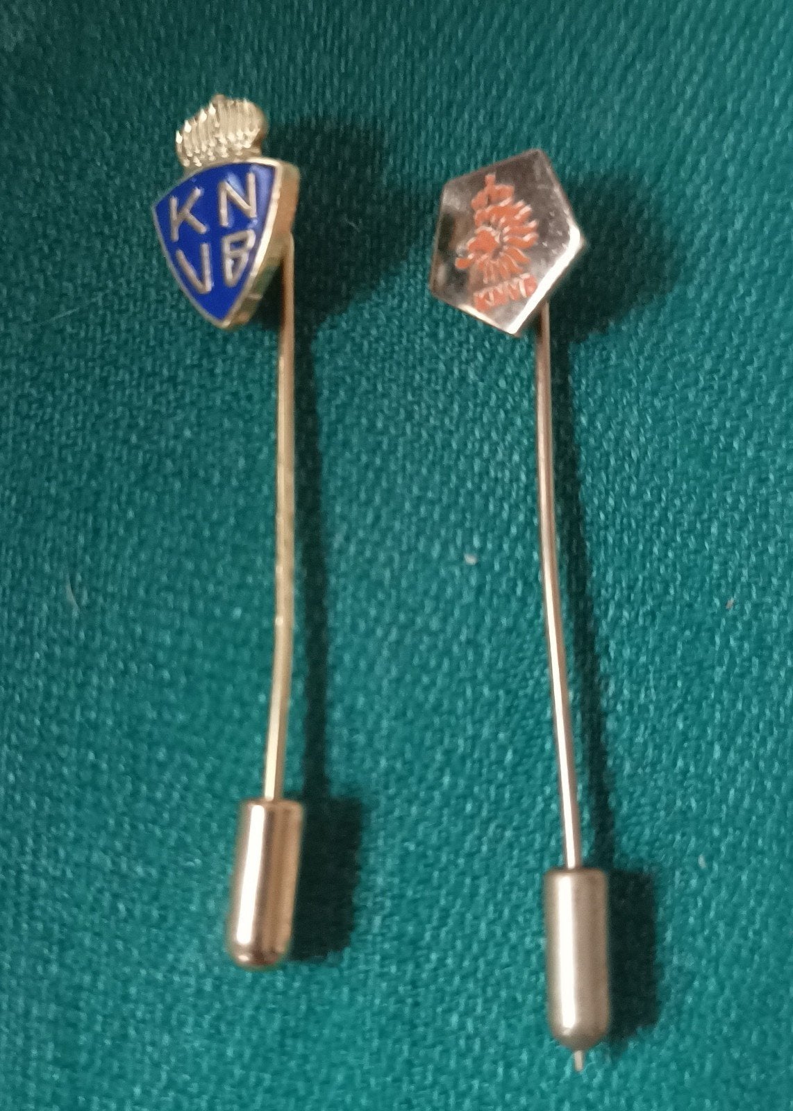 Vintage KNVB Speldjes - Set van 2, Ophalen of Verzenden, Gebruikt, Sport, Speldje of Pin