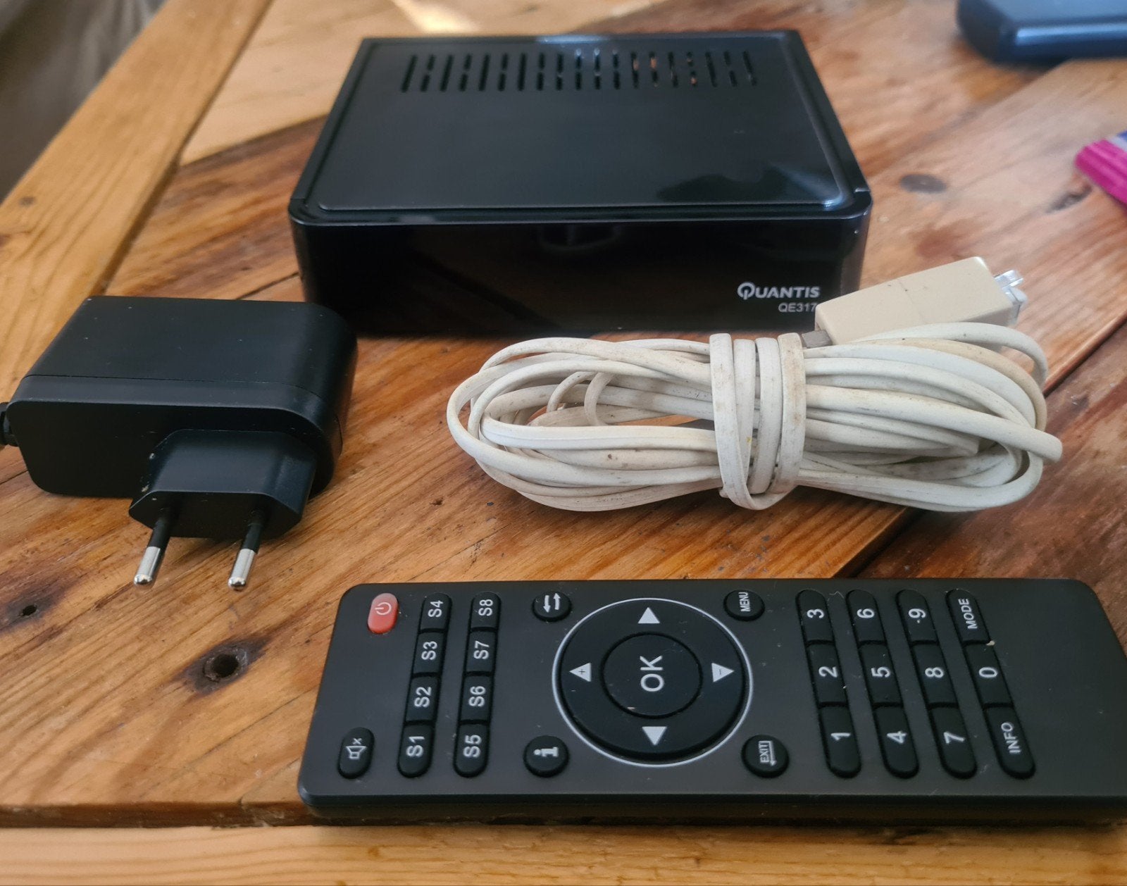 Quantis QE 317 Digitale DVB-C Radiotuner, Ophalen of Verzenden