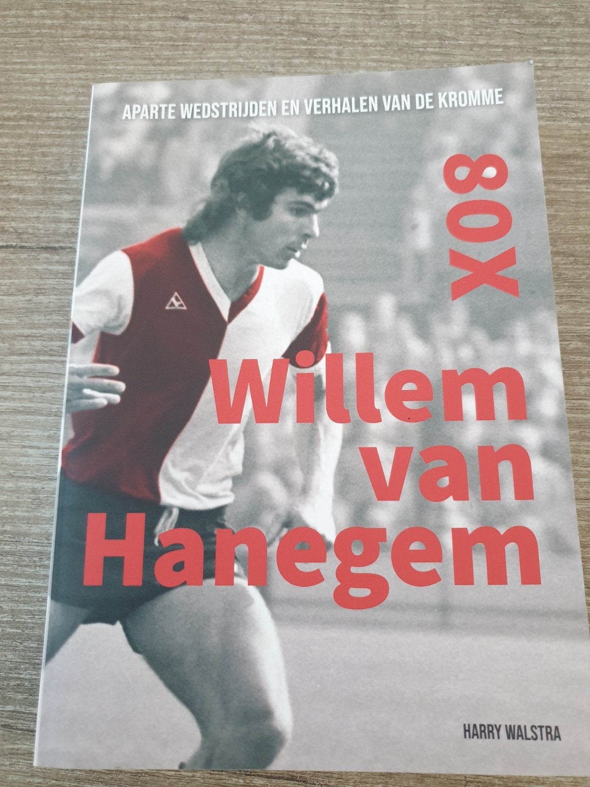 80x Willem van Hanegem - Aparte wedstrijden en verhalen, Ophalen of Verzenden, Gelezen, Harry Walstra, Balsport