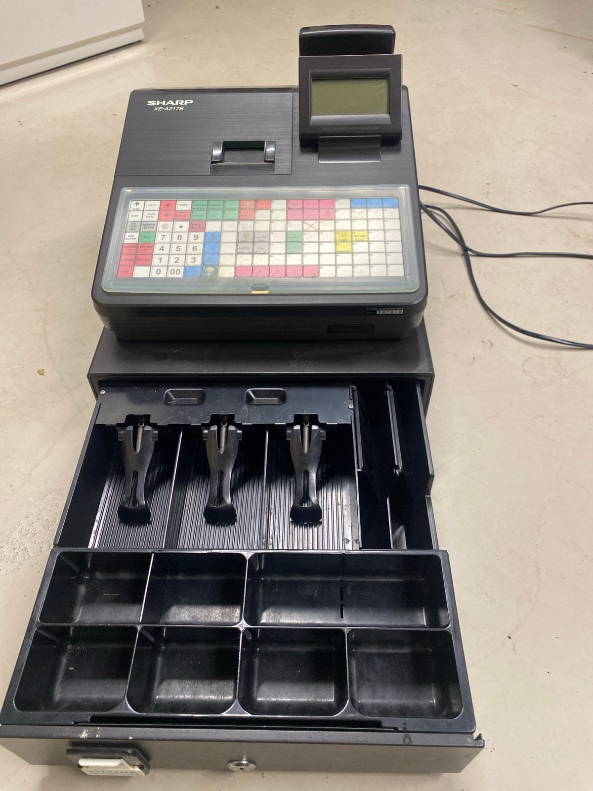 Sharp XE-A217B Kassaregister met geldlade, Ophalen