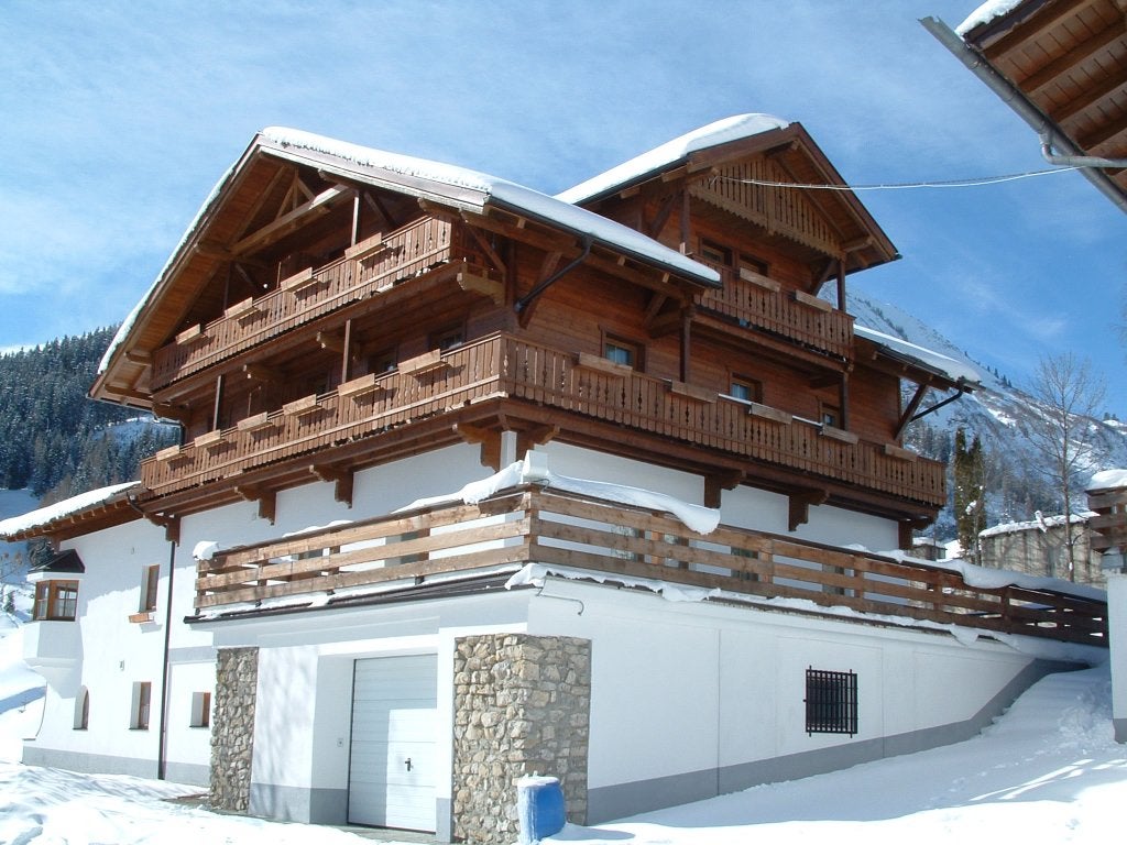 Wintersport in de prachtige bergwereld in Berwang Tirol, Vakantie, Tirol, Tv, Dorp, In bergen of heuvels