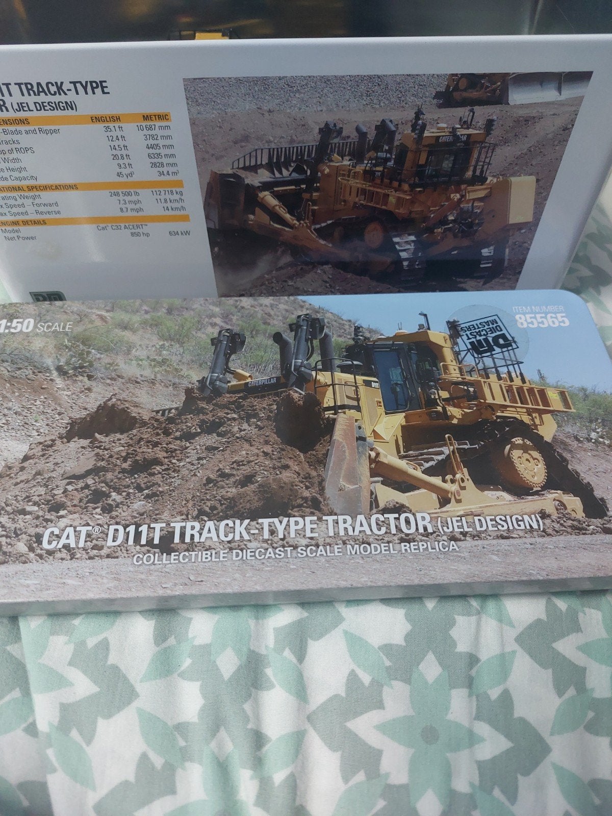 CAT D11T Track-Type Tractor schaalmodel 1:50, Ophalen of Verzenden, Nieuw, Hijskraan, Tractor of Landbouw, Overige merken