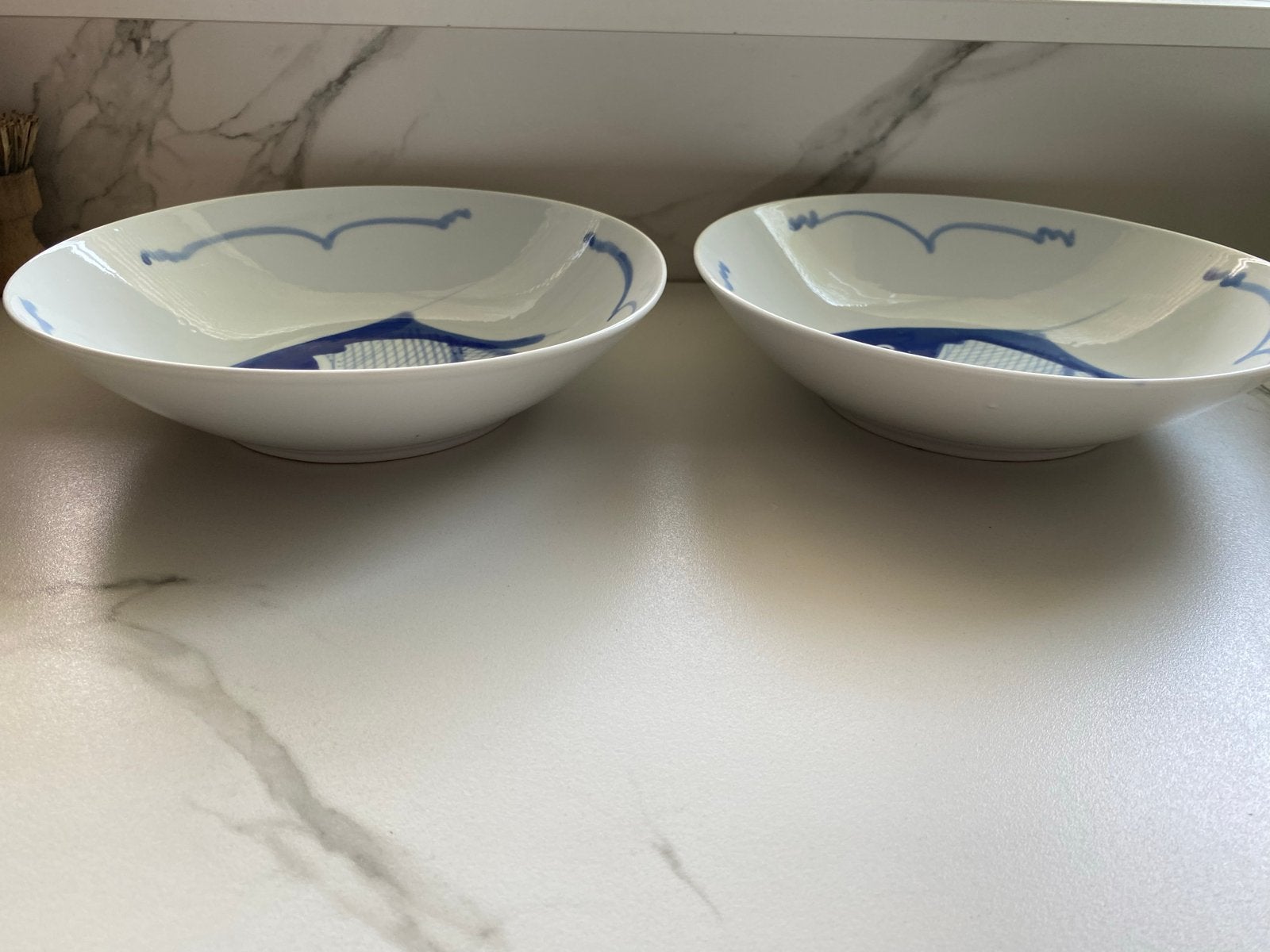 2 Chinese Raoping schalen met vismotief €25 per stuk, Ophalen of Verzenden