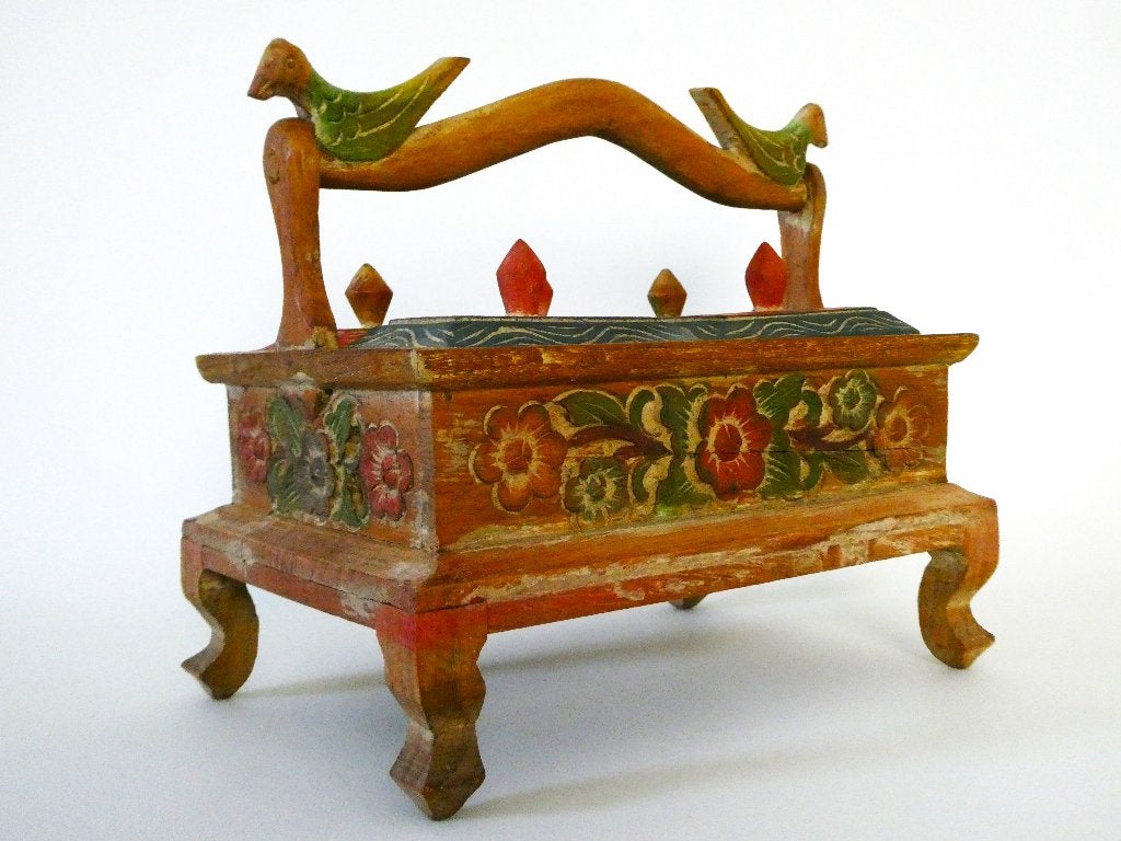 Houtgesneden kruidendoos / theedoos met 2 vogeltjes, Antiek en Kunst, Houtsnijwerk, Handgemaakt, Ophalen of Verzenden, 20 - 50 cm