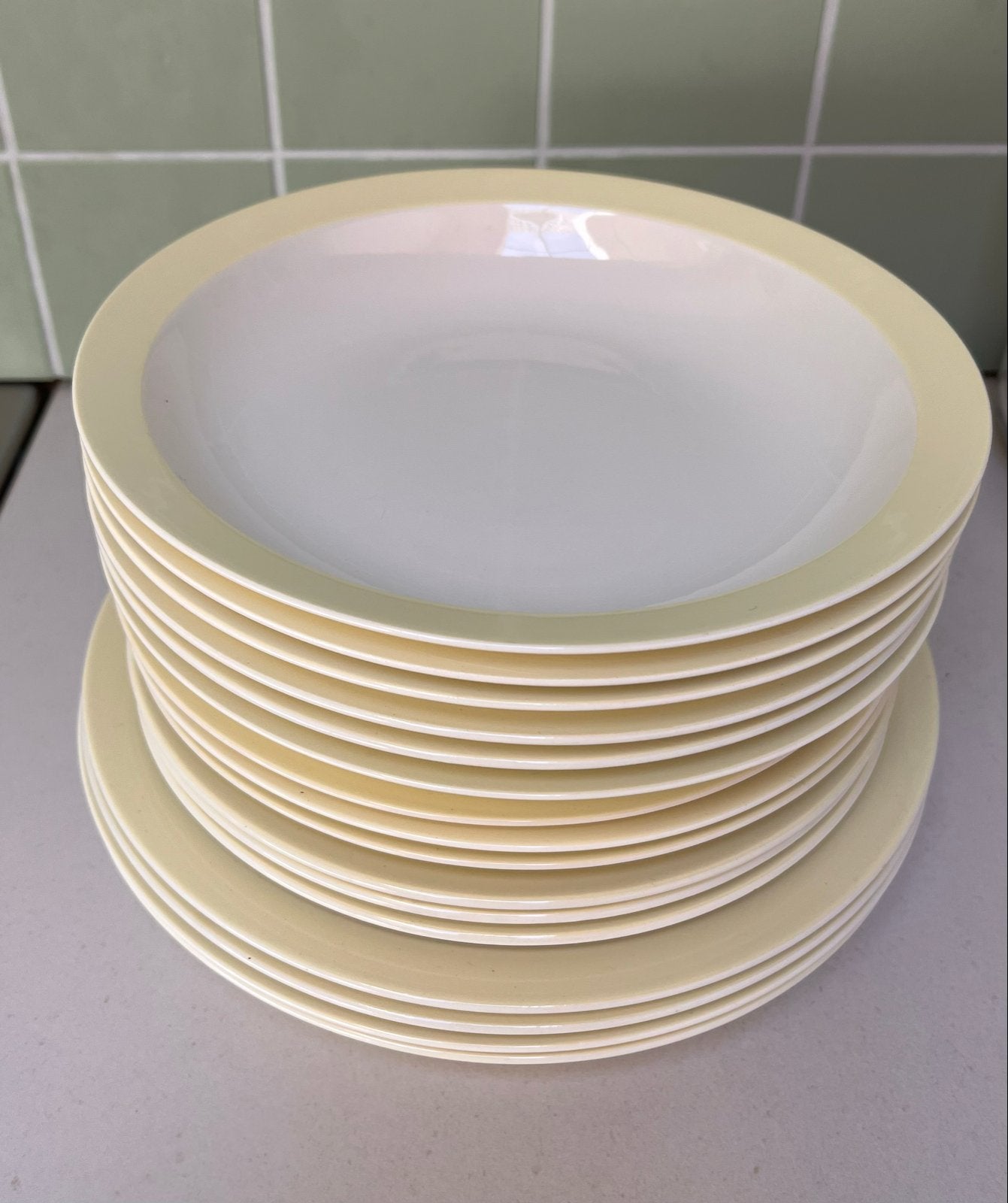 Set Regout borden, geel pastel, Ophalen, Gebruikt, Keramiek, Overige stijlen