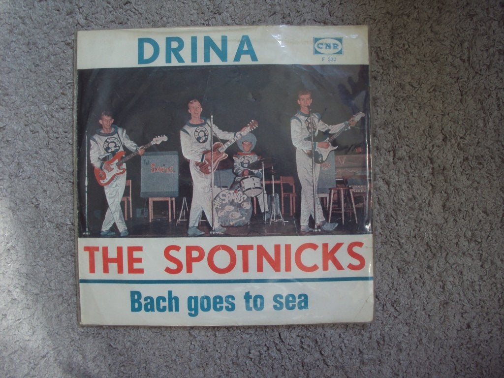 The Spotnicks - Drina/Bach goes to sea (1964), Gebruikt, 7 inch, Ophalen of Verzenden, Pop