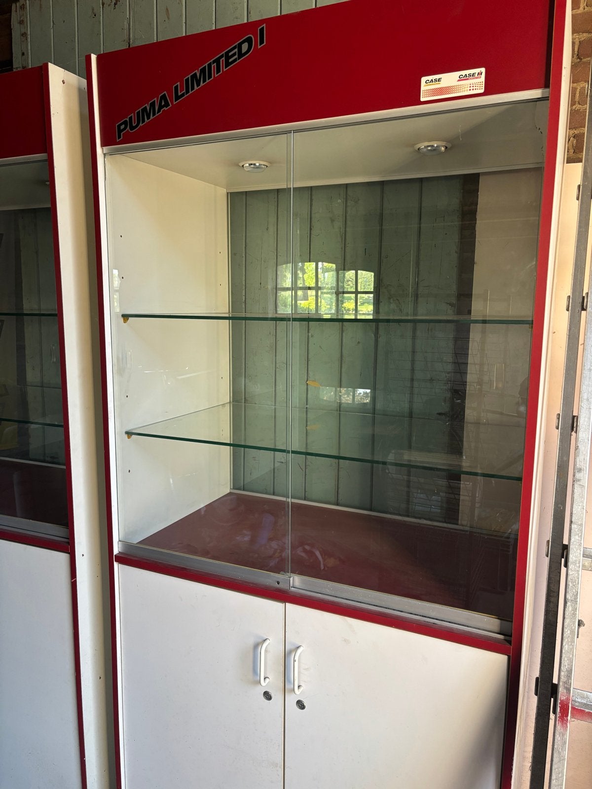 Set van 2 etalagekasten / vitrinekasten met glazen panelen, Ophalen, Gebruikt, 200 cm of meer, 50 tot 100 cm