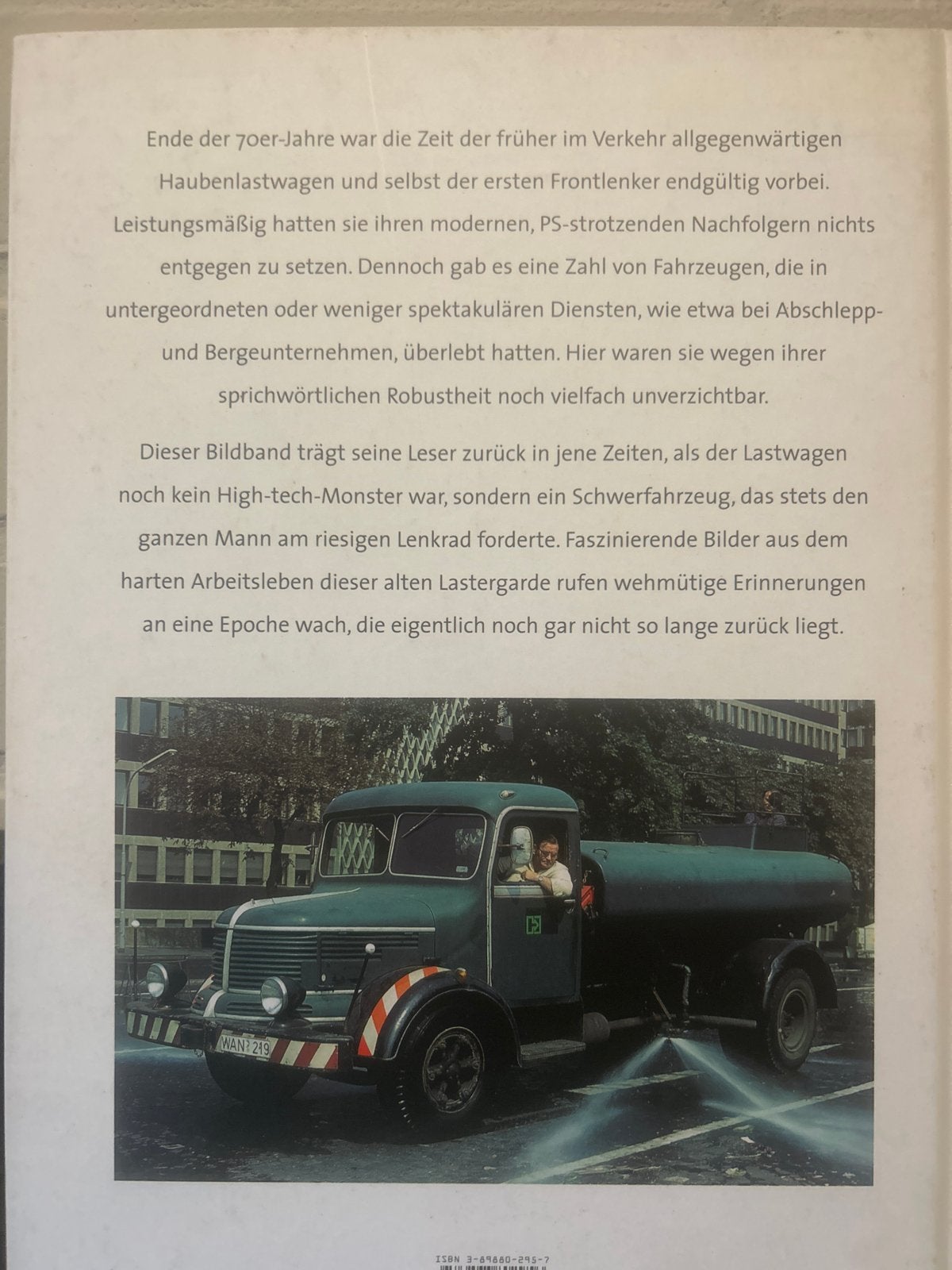 Klassieke Lastwagens in Dagelijks Gebruik - Udo Paulitz, Boeken, Ophalen of Verzenden, Zo goed als nieuw, Vrachtwagen