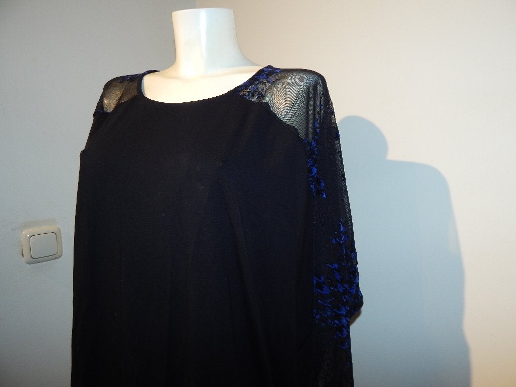 Alembika zwart baggy shirt voile deel mouwen kobalt printM/L, Maat 38/40 (M), Verzenden, Zwart, Zo goed als nieuw