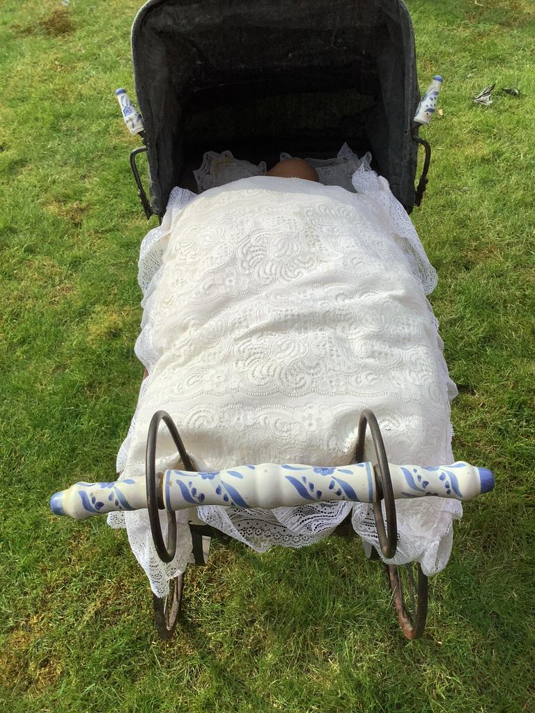 Antieke Wandelwagen poppenwagen met Delfts Blauw Handvat, Ophalen