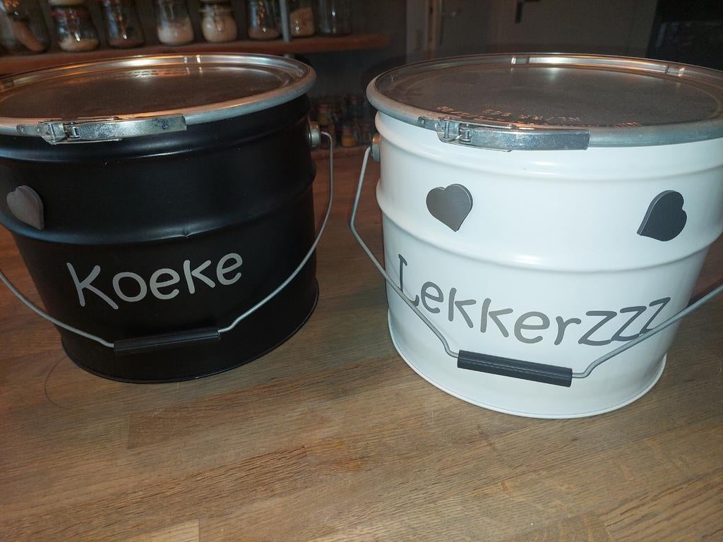 Partij blikken met deksel en sluitring, Ophalen
