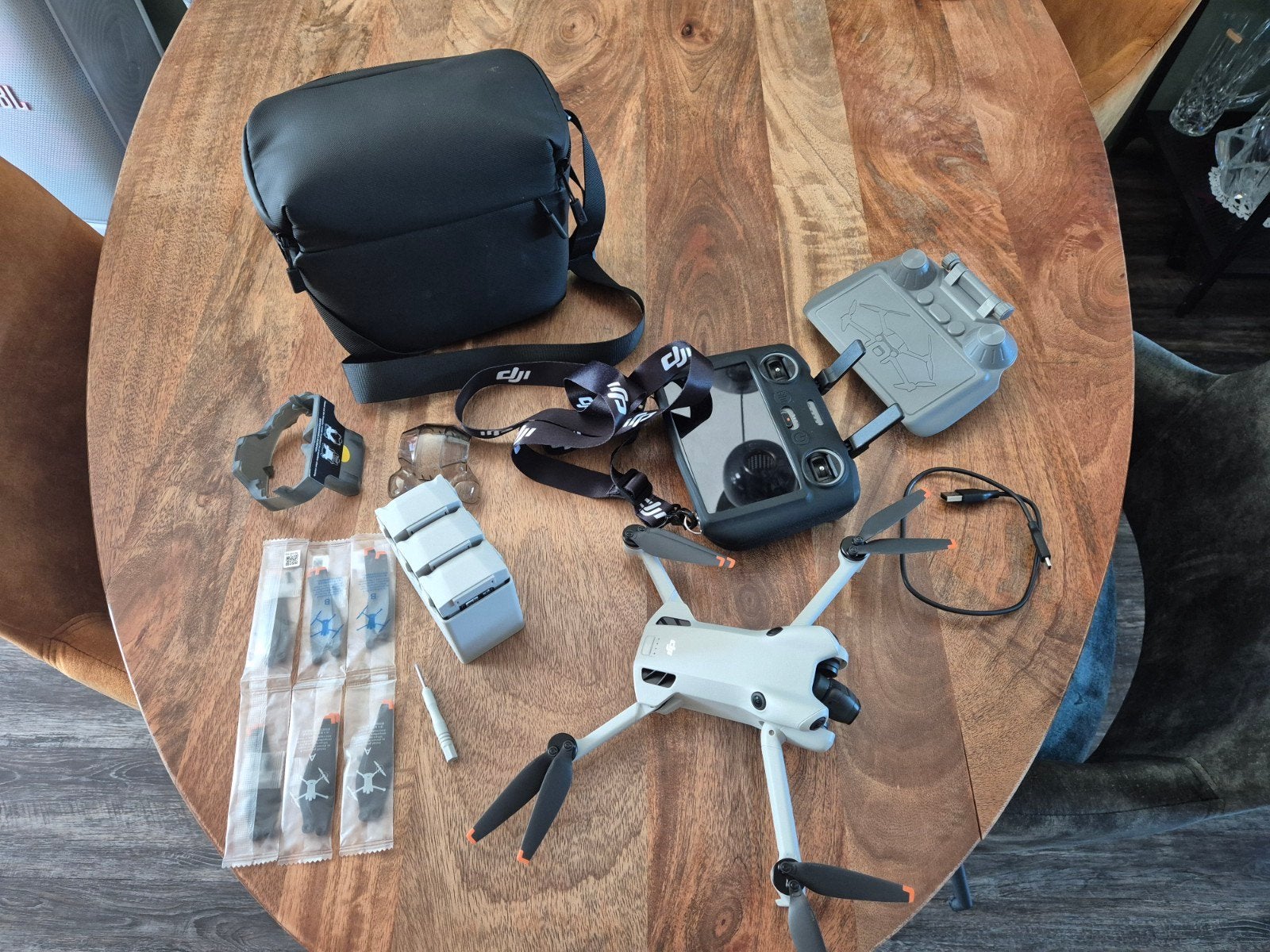 DJI Mini 4 Pro Fly More Combo met Smart Controller, Audio, Tv en Foto, Drones, Ophalen, Cameradrone, Zo goed als nieuw, DJI