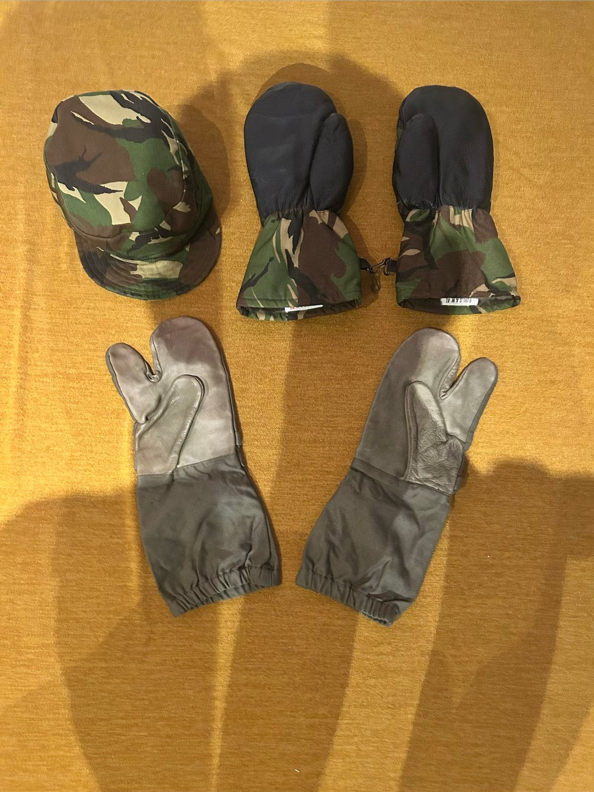 Kl handschoenen en onderbroeken, Ophalen of Verzenden, Landmacht, Nederland, Embleem of Badge