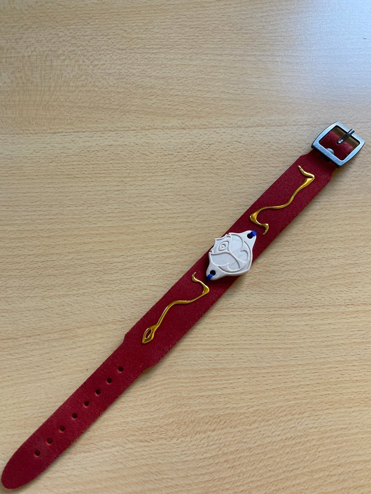 Tomorrowland Armband vip 2026, Ophalen of Verzenden, Gebruikt, Rood, Leer