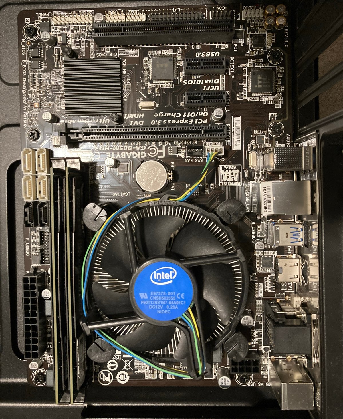 Gigabyte GA-B85M-HD3 Moederbord met Intel i5 en CPU Koeler, Computers en Software, Moederborden, Gebruikt, DDR3, Ophalen