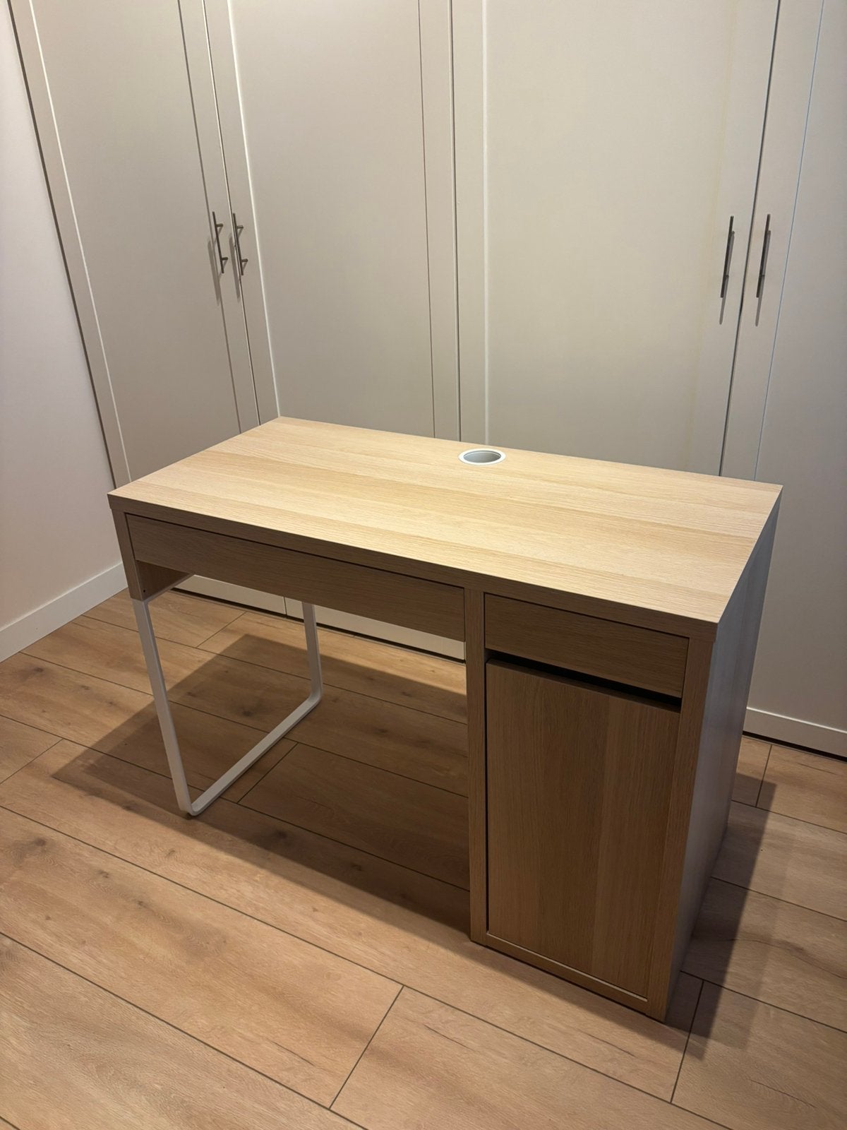 Bureau Micke IKEA ZGAN, Huis en Inrichting, Bureaus, Ophalen, Zo goed als nieuw