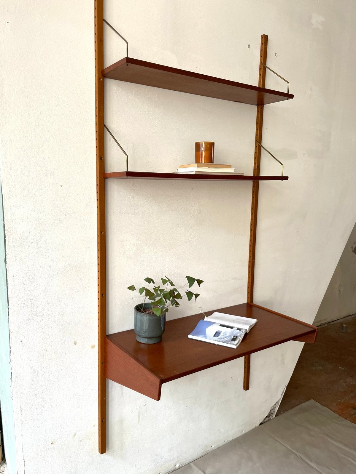 Bureau Vintage Deens Teak Fineer secretarie met Twee Planken, Ophalen, Opbergruimte, Gebruikt, Hout