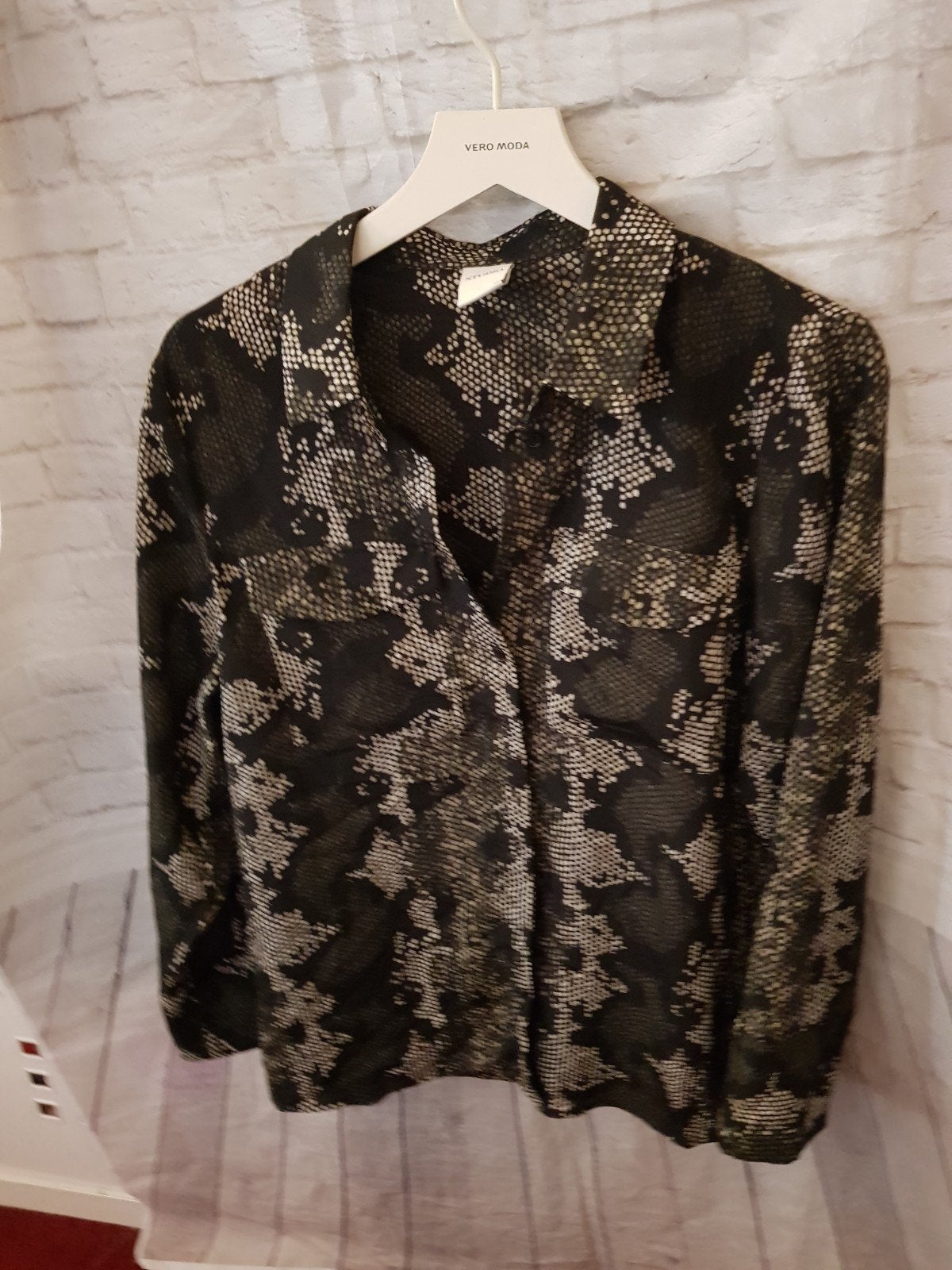 Nieuwe STUDIO blouse met slangenprint, maat 40, Verzenden