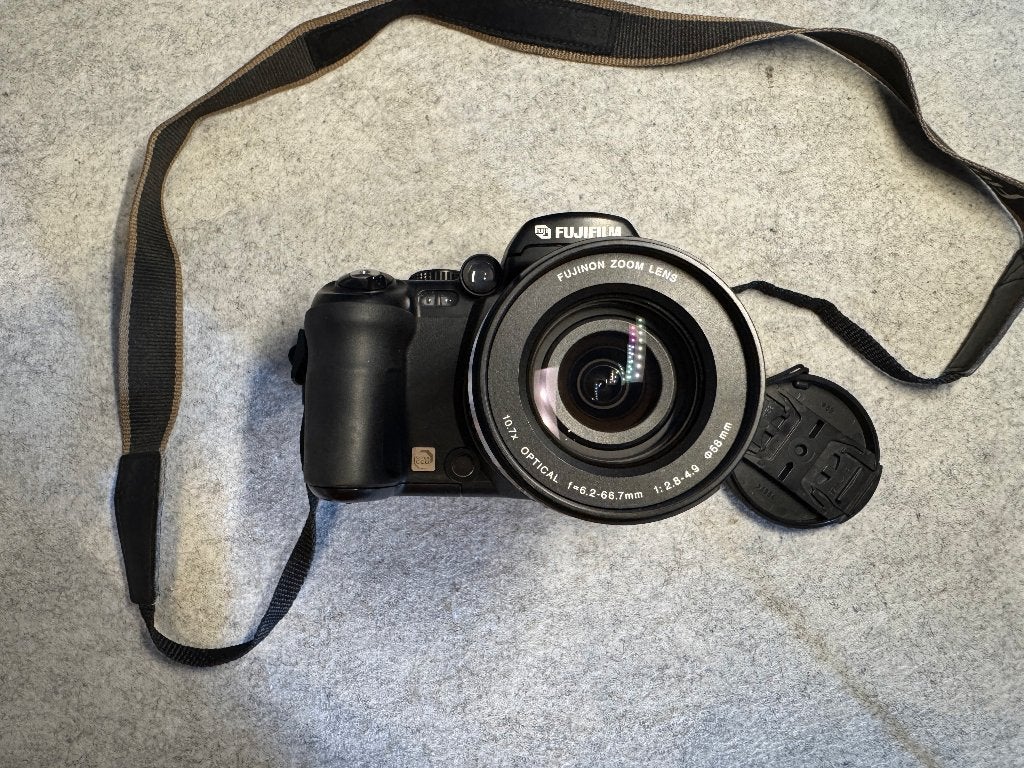 Foto 4 van Fujifilm FinePix S9500 Digital Camera - Goede staat