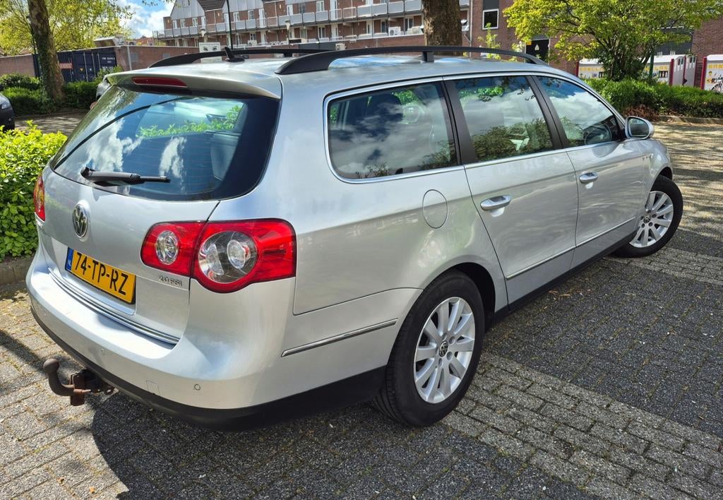 Volkswagen Passat Variant 2.0FSI comfortline business, Auto's, Voorwielaandrijving, Stof, Zwart, Stationwagon