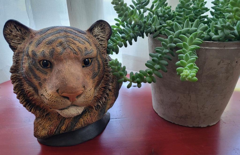 Handgeschilderde keramieken  kop van een tijger. 15 cm, Verzamelen, Beelden en Beeldjes, Ophalen of Verzenden, Nieuw, Dier