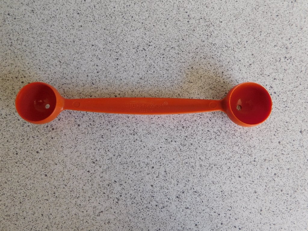 Tupperware Keukenhulpje Uitjesschep - Oranje, Huis en Inrichting, Gebruikt, Overige typen, Oranje, Ophalen of Verzenden