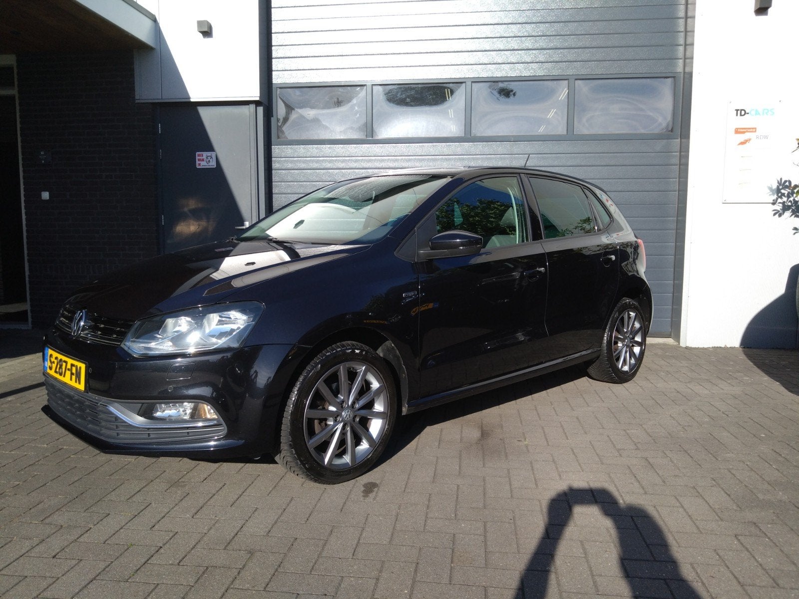 Volkswagen Polo 1.2 TSI 66KW 5D 2014 Zwart Fresh / Highline!, Stof, 40 €/maand, Euro 6, 4 cilinders
