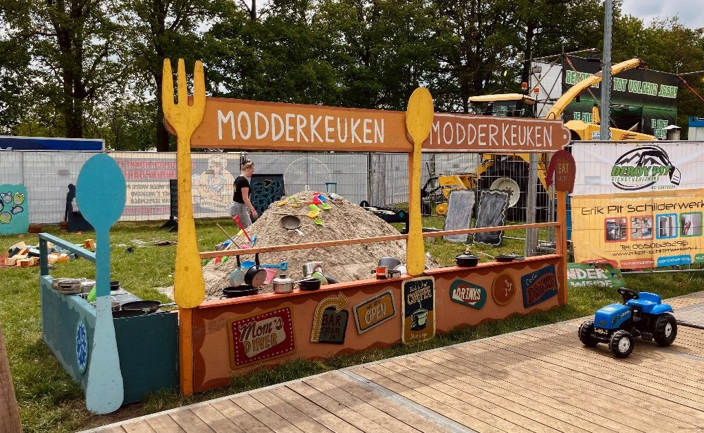 Mega modderkeuken zandbak te huur op locatie (kindervermaak), Ophalen, Nieuw, Overige