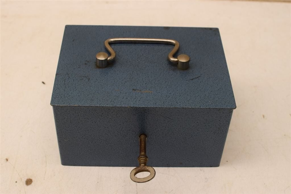 metalen geldkistje 46018, Huis en Inrichting, Woonaccessoires | Kisten, Ophalen of Verzenden, Gebruikt, 50 tot 100 cm, Minder dan 50 cm