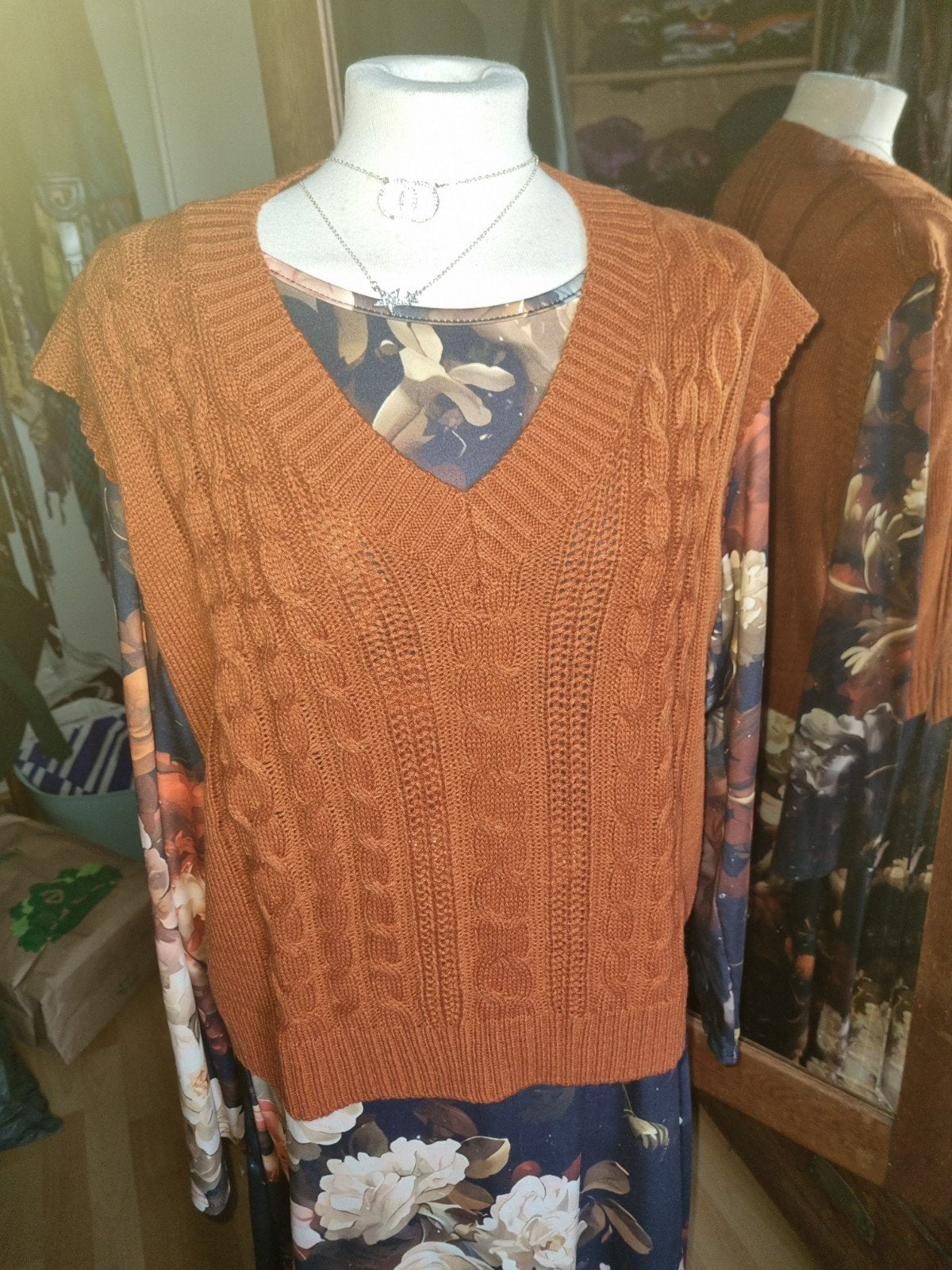 Mooie oranje gebreide trui met V-hals, Maat 38/40 (M), Oranje, Ophalen of Verzenden, Onbekend
