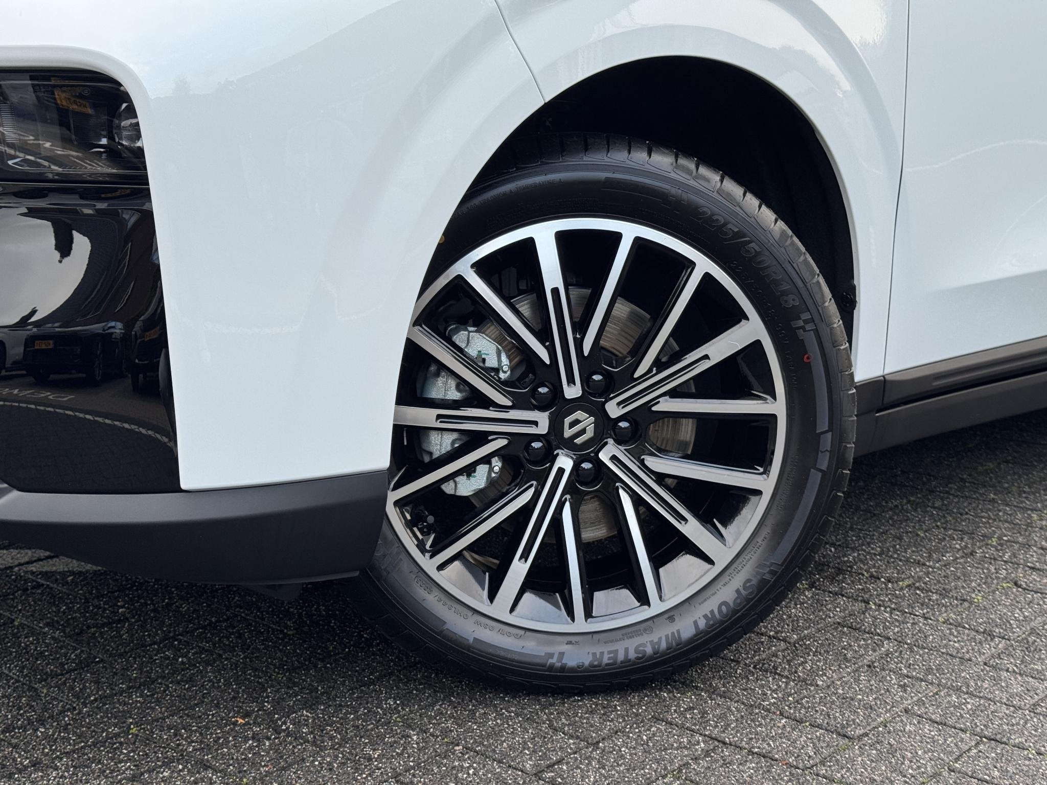 Leapmotor B10 Life Hybrid EV 18.8 kWh 218PK Automaat Navigat, Auto's, 12 maanden, 4 cilinders, Wit, Bedrijf