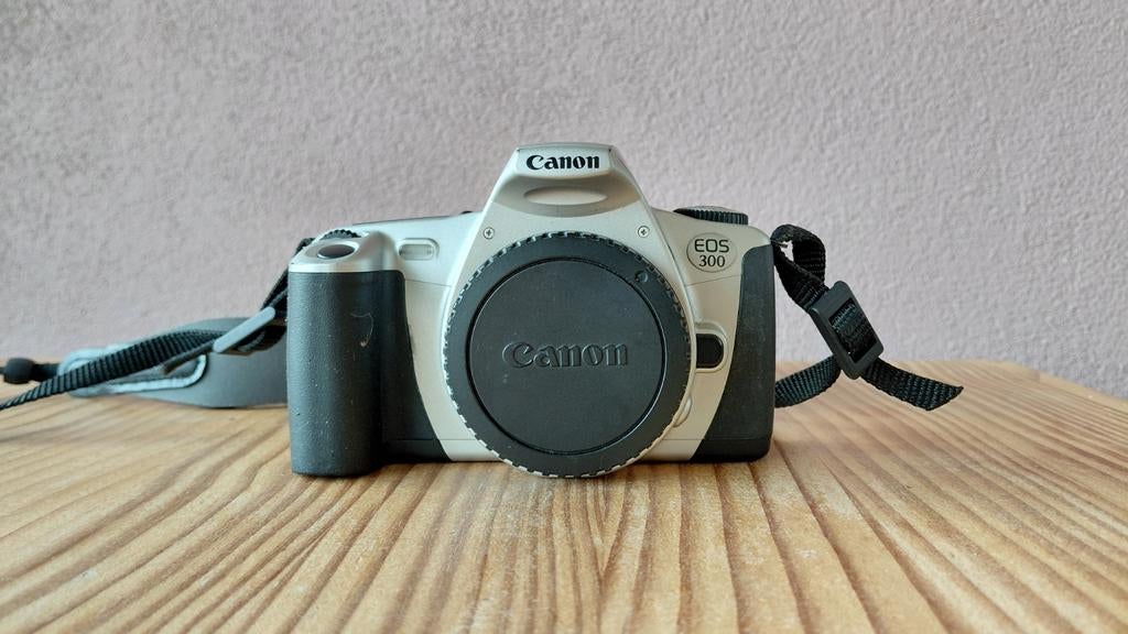 Canon EOS 300 met mooie opbergtas, Audio, Tv en Foto, Fotocamera's Analoog, Ophalen of Verzenden, Spiegelreflex, Canon
