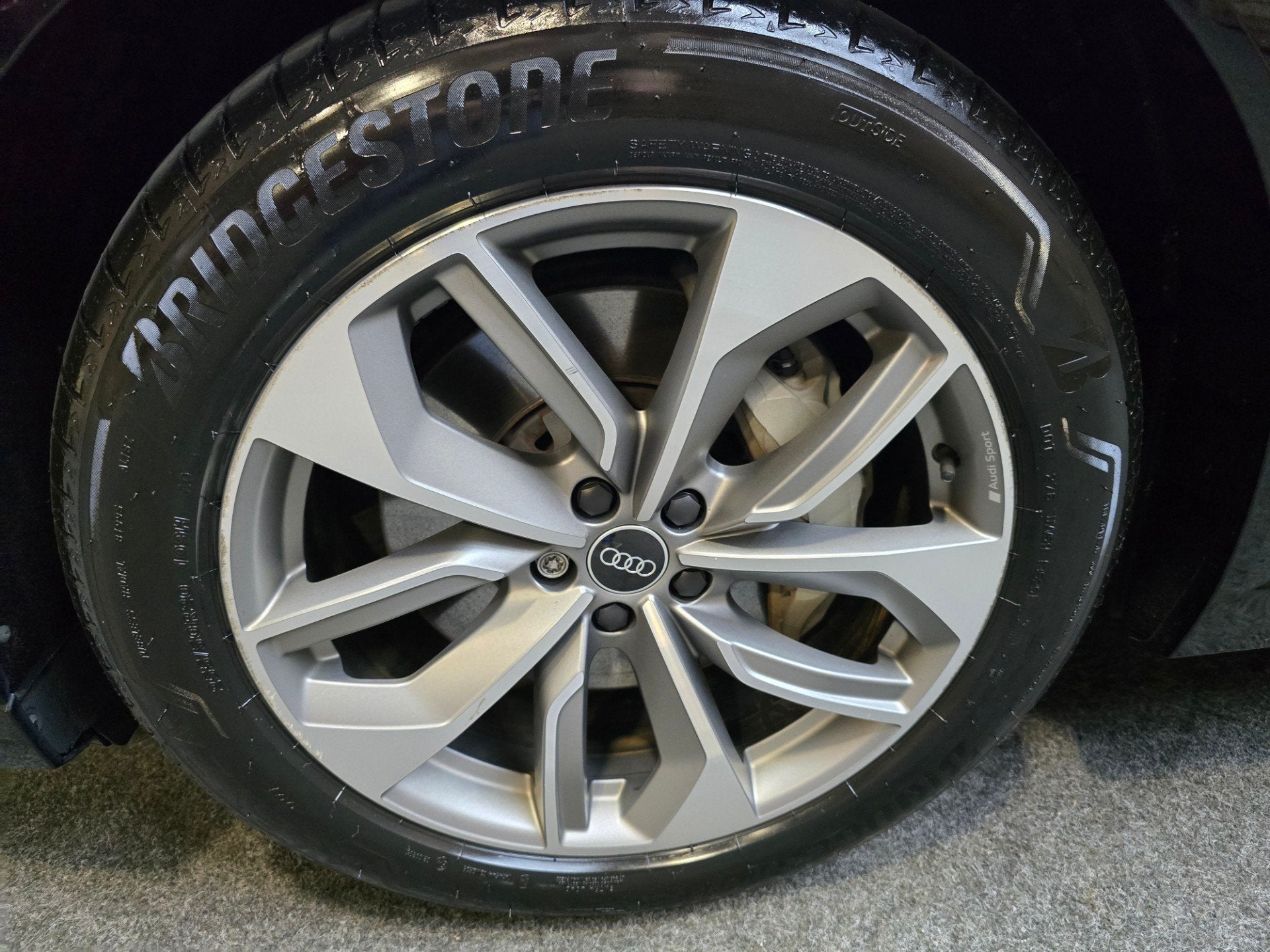Audi E-tron 55 quattro S edition S-Line 95 kWh Pano HUD Clim, Auto's, Automaat, Zwart, 95 kWh, Origineel Nederlands